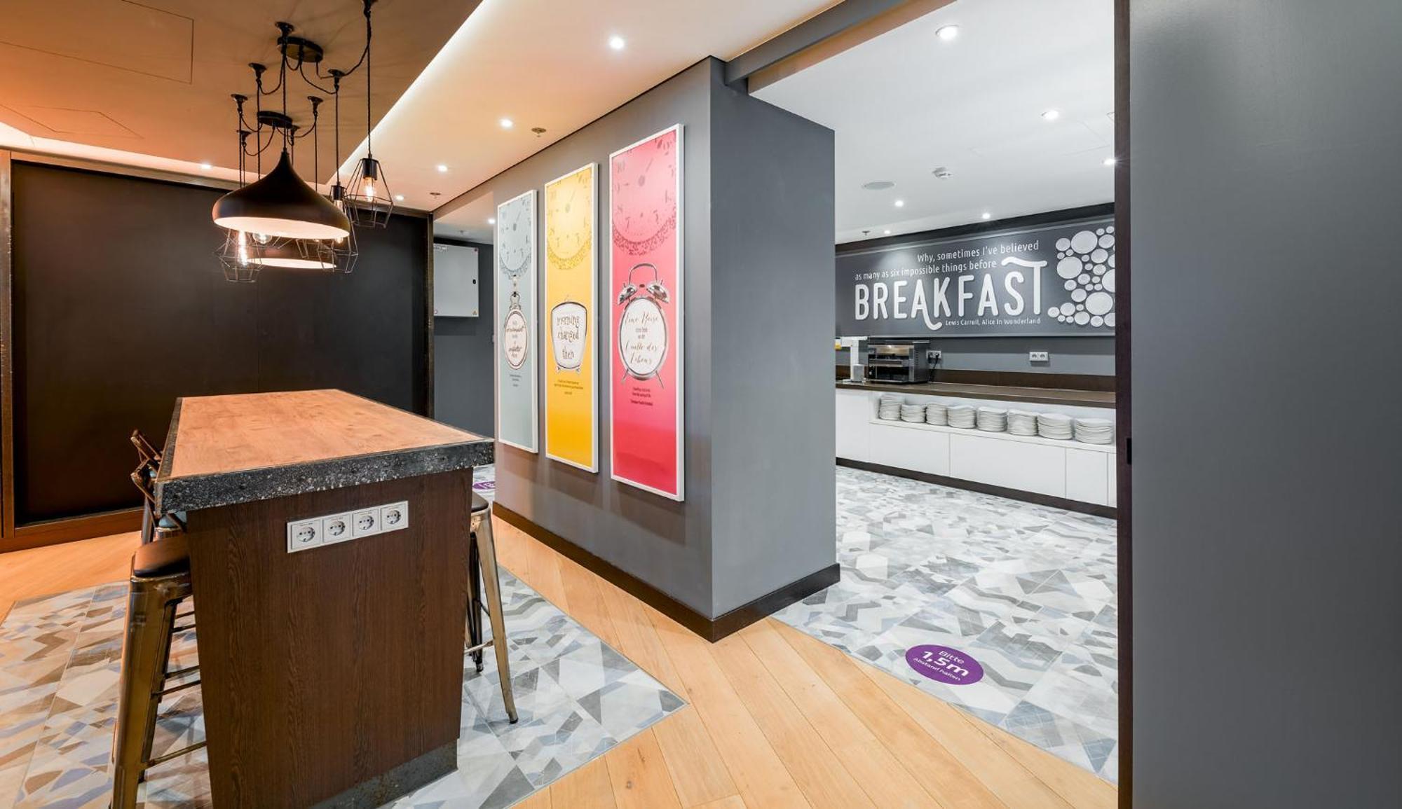 Premier Inn Stuttgart City Europaviertel Exterior photo