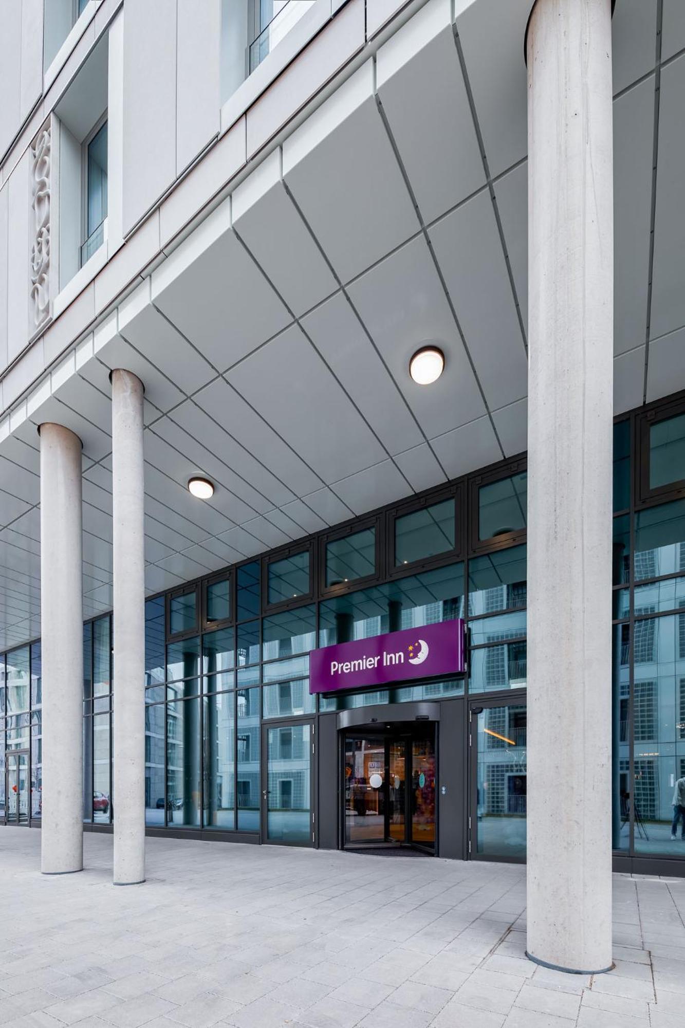 Premier Inn Stuttgart City Europaviertel Exterior photo
